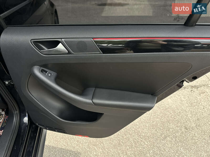 Седан Volkswagen Jetta 2017 в Харькове