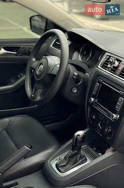 Седан Volkswagen Jetta 2014 в 