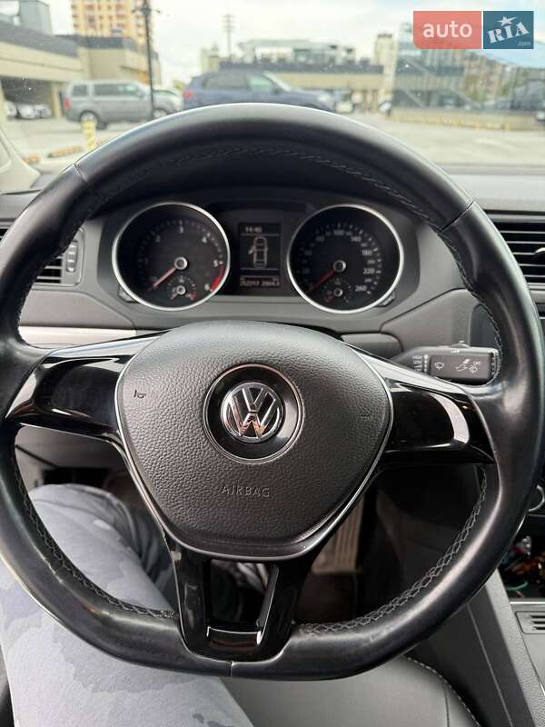 Седан Volkswagen Jetta 2016 в Києві