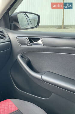 Седан Volkswagen Jetta 2015 в 
