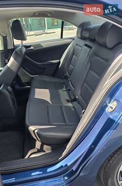 Седан Volkswagen Jetta 2016 в 