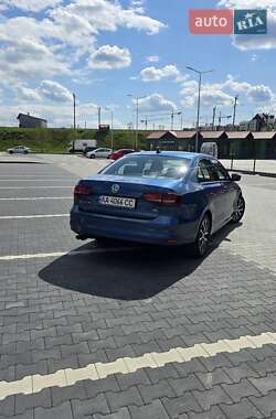 Седан Volkswagen Jetta 2016 в 