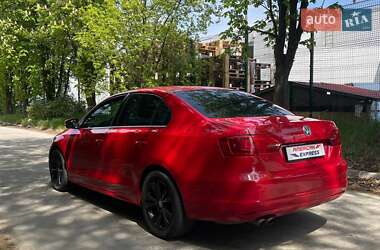 Седан Volkswagen Jetta 2013 в 