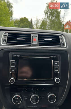 Седан Volkswagen Jetta 2013 в 