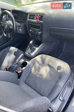Седан Volkswagen Jetta 2011 в 