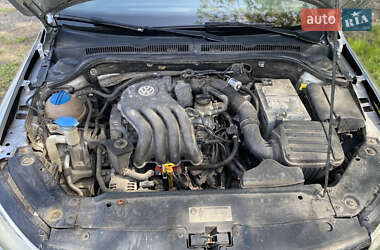 Седан Volkswagen Jetta 2011 в 