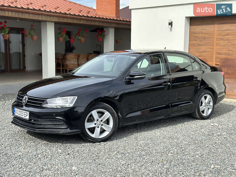 Седан Volkswagen Jetta 2015 в 
