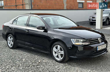 Седан Volkswagen Jetta 2015 в 