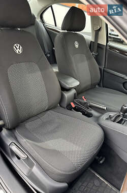 Седан Volkswagen Jetta 2015 в 