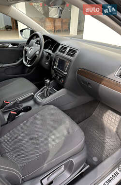 Седан Volkswagen Jetta 2015 в 