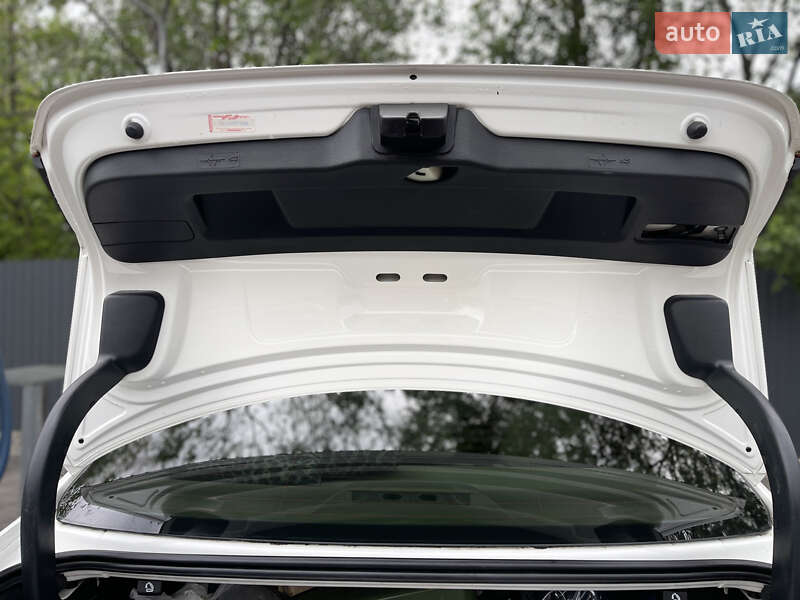 Седан Volkswagen Jetta 2012 в Днепре