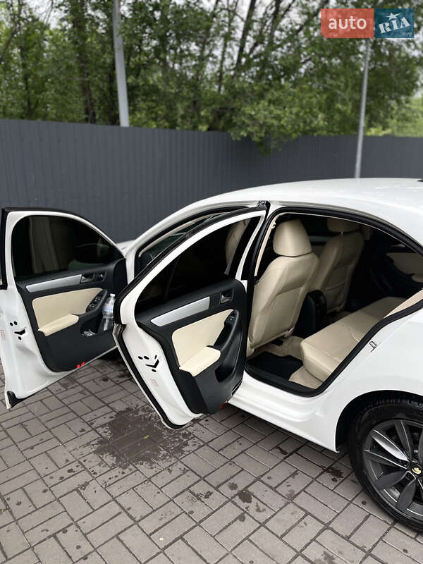 Седан Volkswagen Jetta 2012 в Днепре