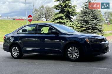 Седан Volkswagen Jetta 2013 в 