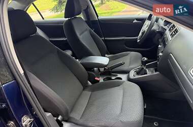 Седан Volkswagen Jetta 2013 в 