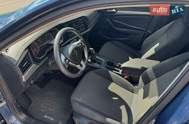 Седан Volkswagen Jetta 2018 в 