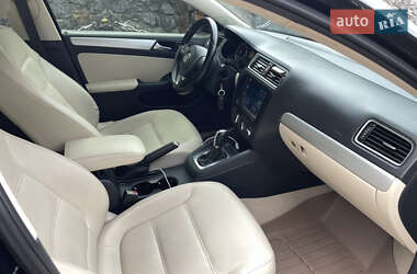 Седан Volkswagen Jetta 2014 в 