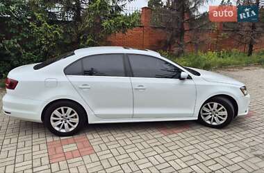 Седан Volkswagen Jetta 2016 в 