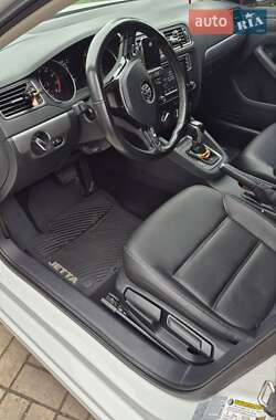 Седан Volkswagen Jetta 2016 в 
