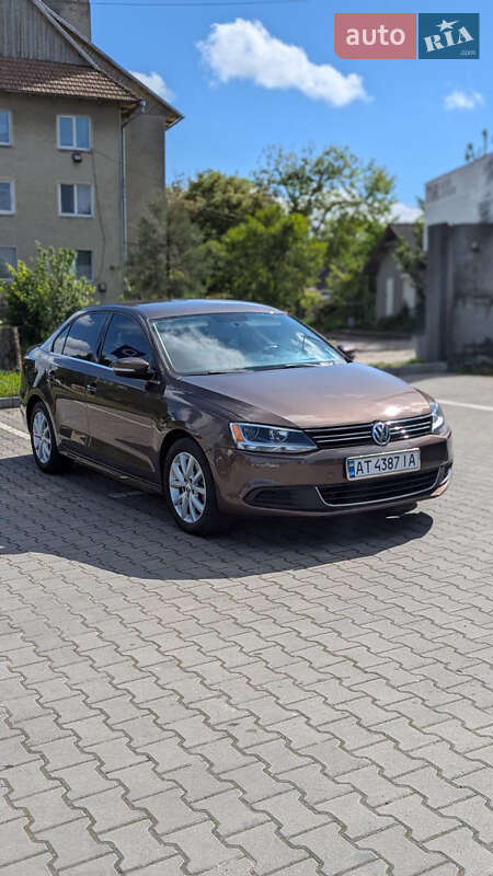 Седан Volkswagen Jetta 2013 в 