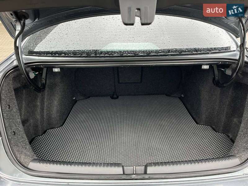 Седан Volkswagen Jetta 2016 в Львові