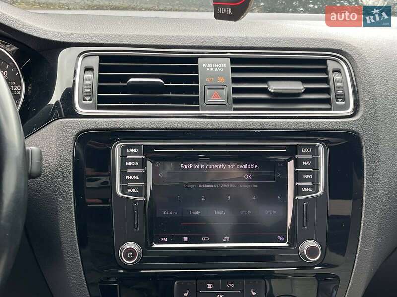 Седан Volkswagen Jetta 2016 в Львові
