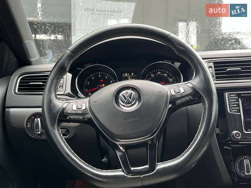 Седан Volkswagen Jetta 2016 в Львові