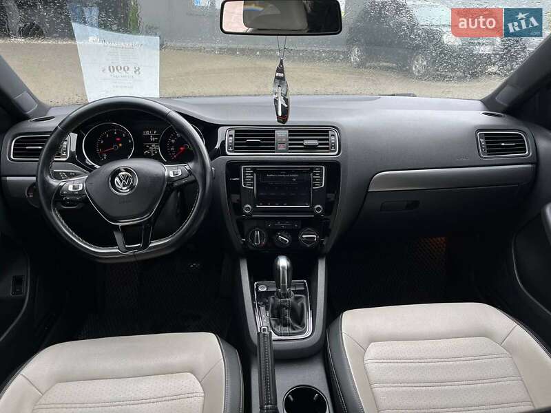 Седан Volkswagen Jetta 2016 в Львові