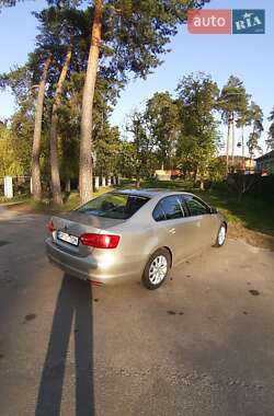 Седан Volkswagen Jetta 2012 в 