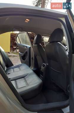 Седан Volkswagen Jetta 2012 в 