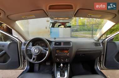 Седан Volkswagen Jetta 2012 в 