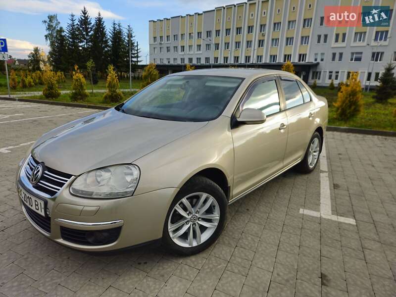 Седан Volkswagen Jetta 2008 в 