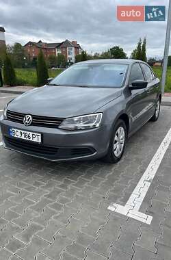 Седан Volkswagen Jetta 2012 в 