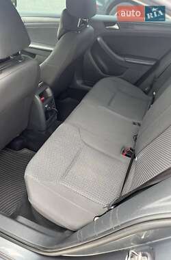 Седан Volkswagen Jetta 2012 в 