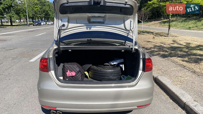 Седан Volkswagen Jetta 2012 в Києві