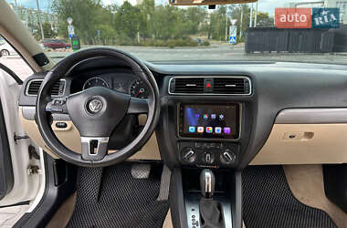 Седан Volkswagen Jetta 2012 в 