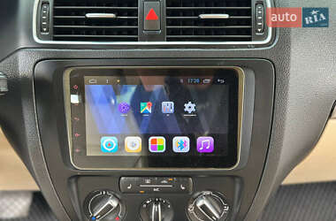 Седан Volkswagen Jetta 2012 в 