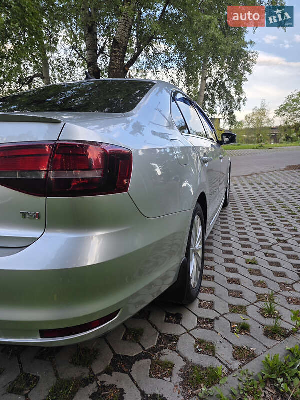 Седан Volkswagen Jetta 2015 в Киеве