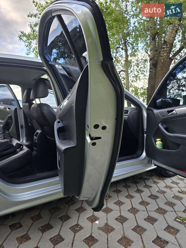 Седан Volkswagen Jetta 2015 в Киеве