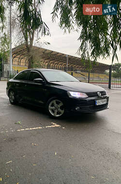 Седан Volkswagen Jetta 2012 в 