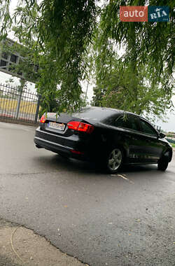 Седан Volkswagen Jetta 2012 в 
