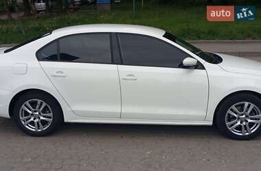 Седан Volkswagen Jetta 2012 в 