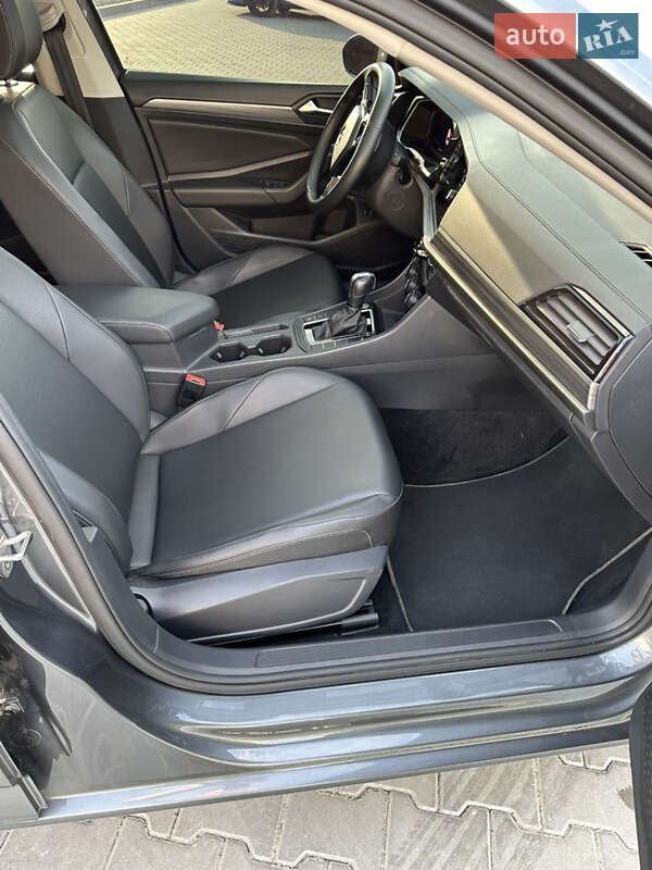 Седан Volkswagen Jetta 2020 в Львове