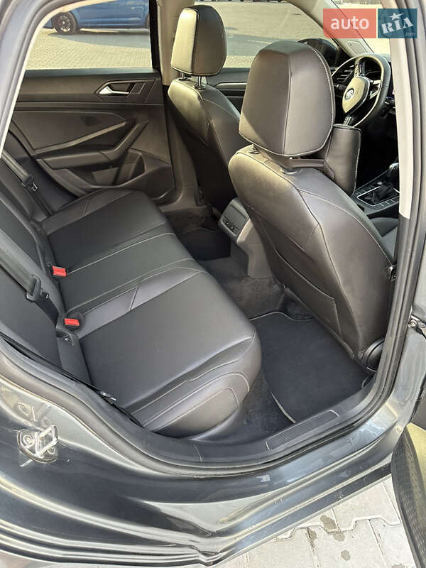 Седан Volkswagen Jetta 2020 в Львове