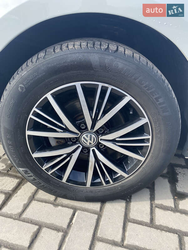 Седан Volkswagen Jetta 2016 в Полтаве