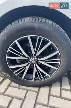 Седан Volkswagen Jetta 2016 в 