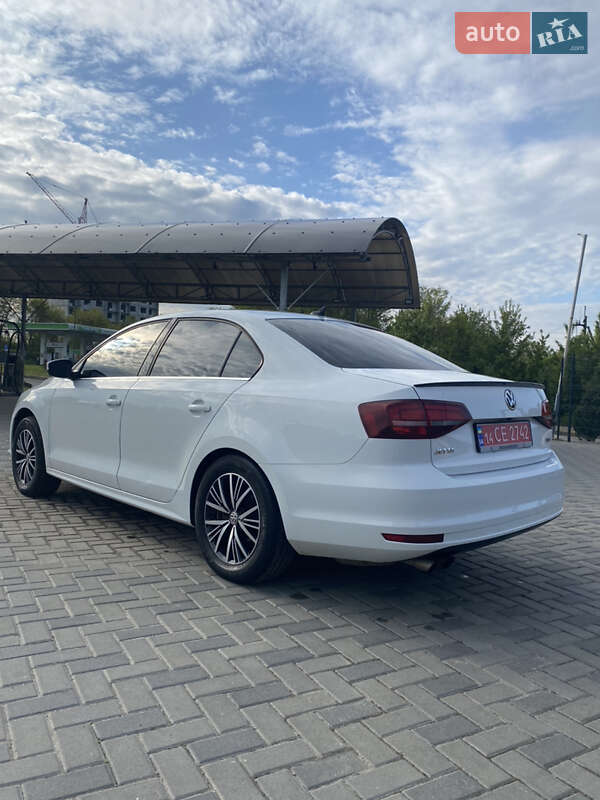 Седан Volkswagen Jetta 2016 в Полтаве