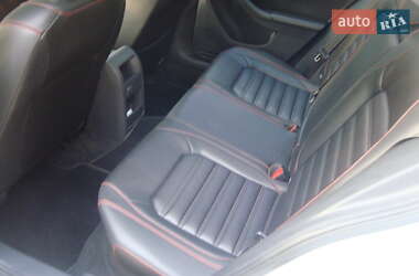 Седан Volkswagen Jetta 2016 в 