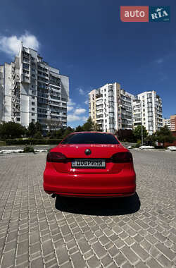 Седан Volkswagen Jetta 2012 в 