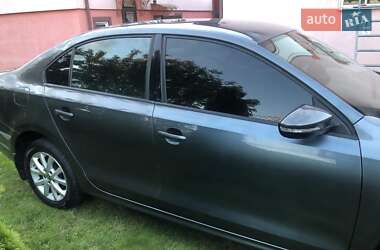 Седан Volkswagen Jetta 2012 в 
