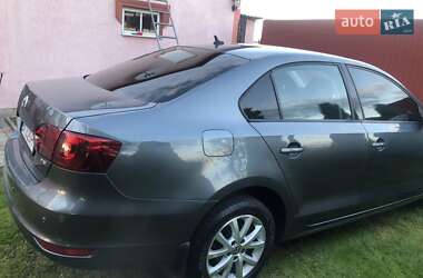 Седан Volkswagen Jetta 2012 в 